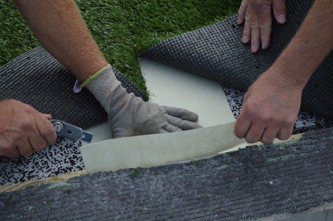 Artificial turf installation - cushion pad installation